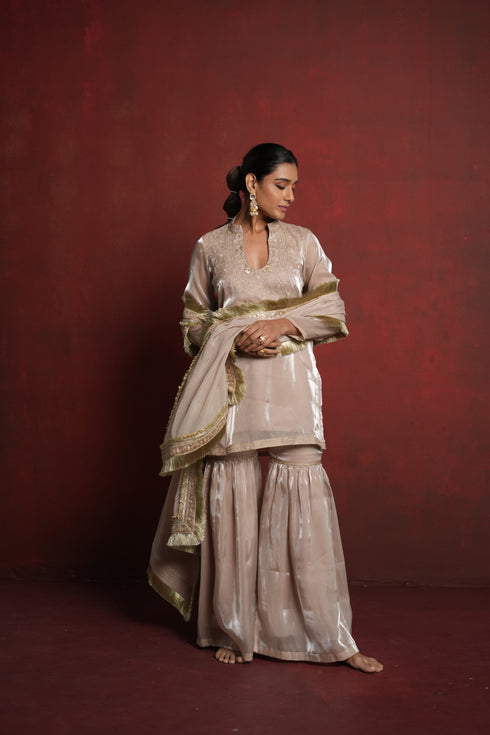 Sanvi suit Champagne