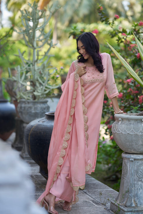 Noor Suit Pink