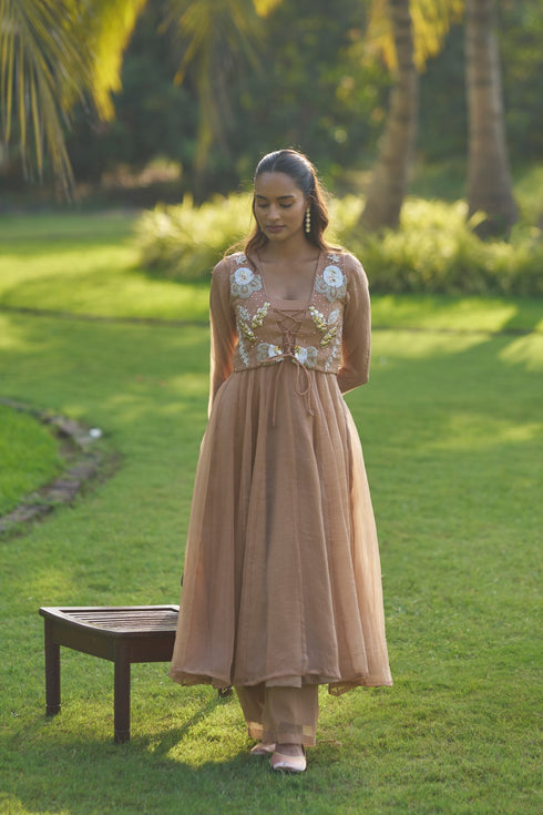 Tani suit Champainge